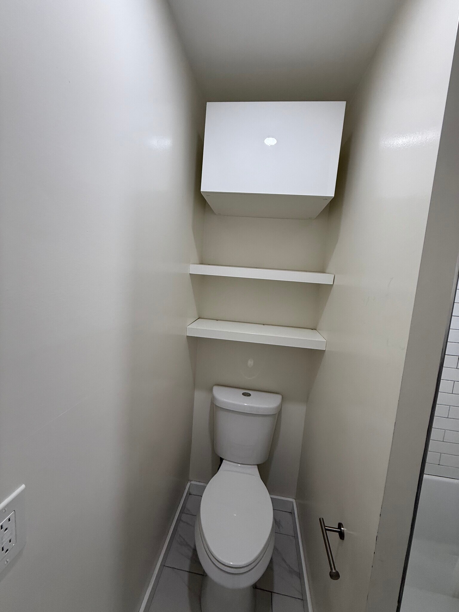 Building Photo - 1316 N Hollywood Way