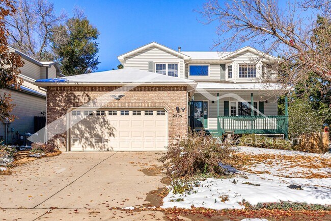 Building Photo - Beautiful Home with Fenced Back Yard and Cozy Fireplace
