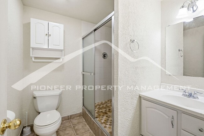 Building Photo - Spacious Home with Central AC and Fenced Yard