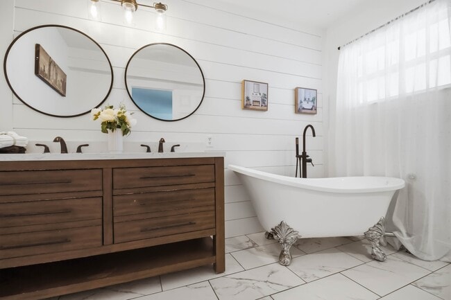 Building Photo - 7447 Hawkins Rd