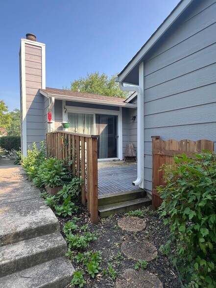 Building Photo - 6851 Larkspur Ct
