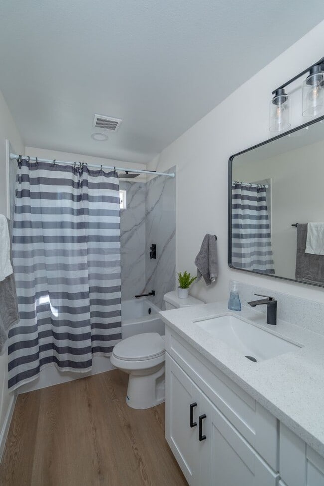 Building Photo - 2400DelM