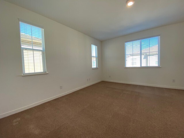 Building Photo - Beautiful New Home For Rent in Roseville!