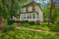 Building Photo - Large 4 bedroom 2 bath in well established Oakland neighborhood