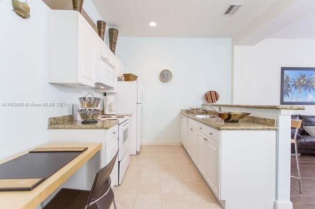 Building Photo - 150 SE 3rd Ave