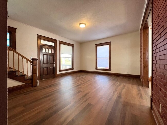 Building Photo - 539 W Jefferson St