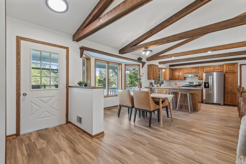 Building Photo - 833 Tyrol Ln