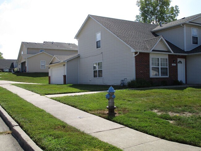 Building Photo - 5004-5006 Carrie Ridge Dr.