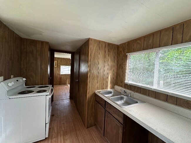 Building Photo - 9758 Farris Loop