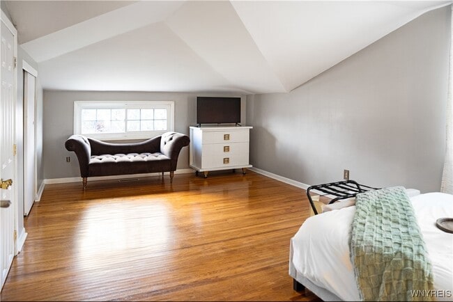 Building Photo - 193 Thistle Lea