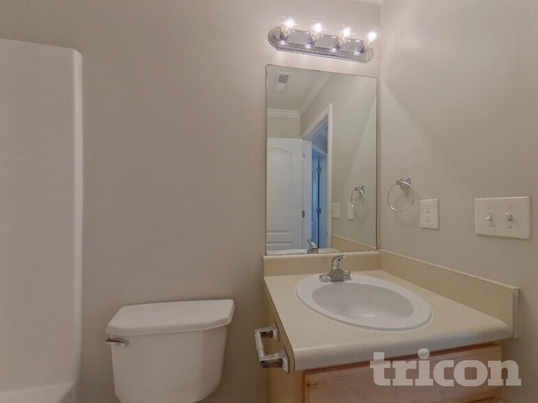 Building Photo - 162 Meadow Spring Ct