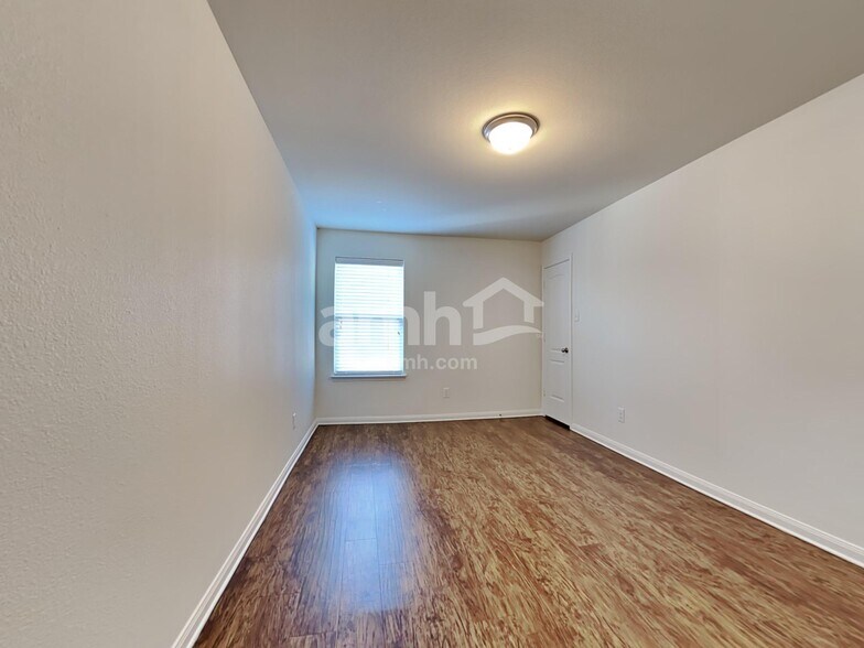 Building Photo - 1012 Summer Stream Rd