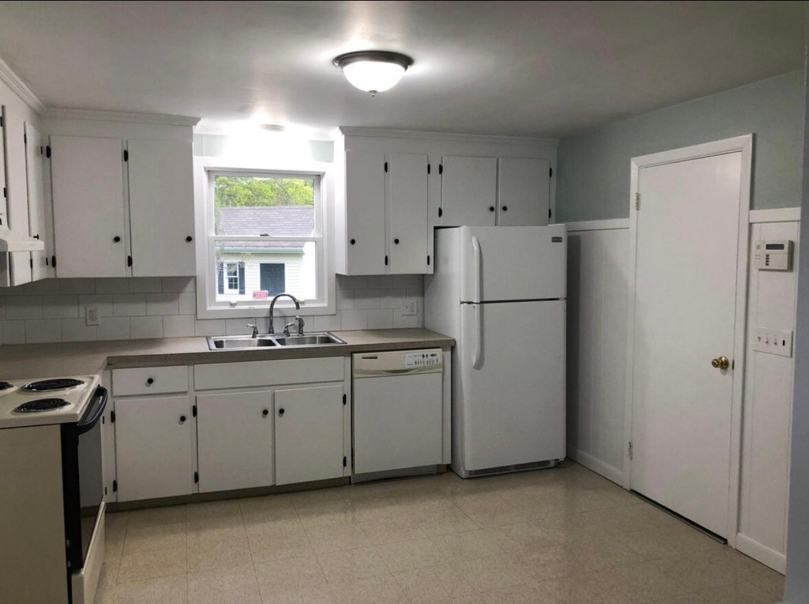 Building Photo - 236 Mapleton St