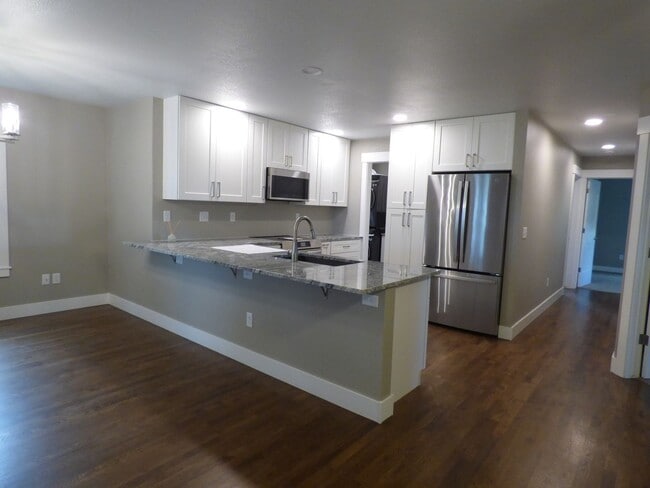 Building Photo - Merry Christmas!  This home is available now, with December rent free!