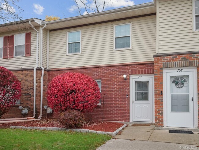 Building Photo - 276 Temple Hill Rd