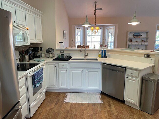 Building Photo - Fully Furnished House In Sandpiper Bay-
