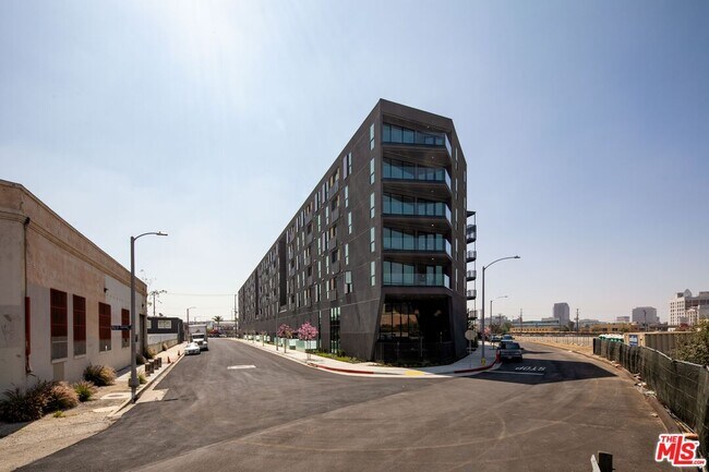 Building Photo - 1101 N Main St