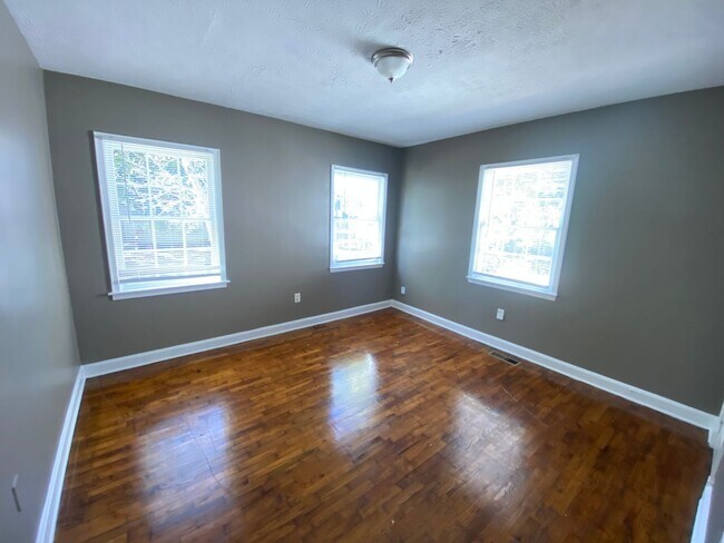 Building Photo - ***AVAILABLE NOW**3 Bedroom / 2 Bathroom Home for Rent in Columbus, GA