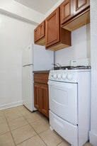 Building Photo - 6166 N Winthrop Ave