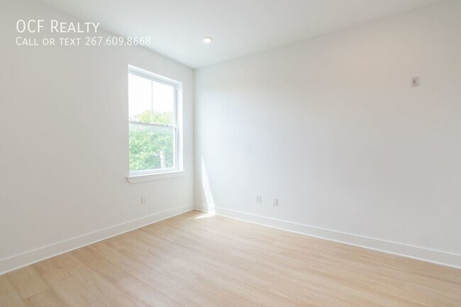 Building Photo - 4408 Lancaster Ave