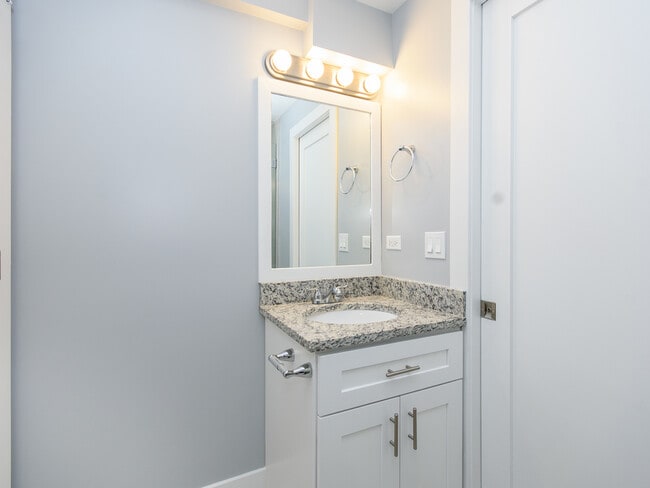 Building Photo - 2163 N Bell Ave