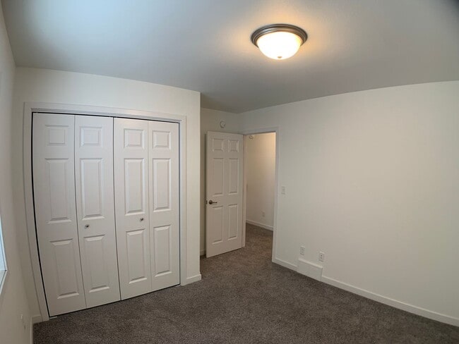 Building Photo - 4 Bed 2 Bath Single Family Home