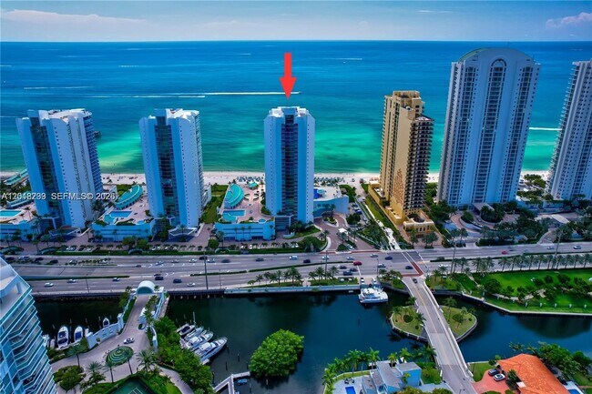 Building Photo - 16425 Collins Ave