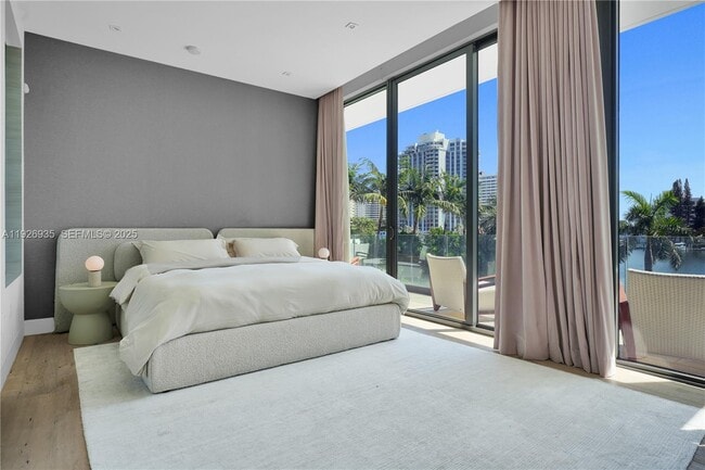 Building Photo - 5501 Pine Tree Dr