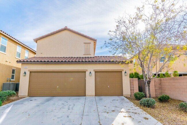 Building Photo - Immaculate 4 bedroom, 2 and 1 3/4 bath home located in the exclusive Master Planned Community Ins...