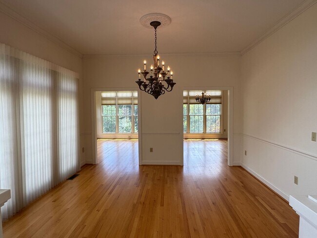 Building Photo - South AVL - Grand Residence in The Cotswol...