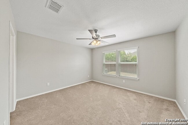 Building Photo - 3 Bedroom/2 Bath Silver Canyon Subdivision