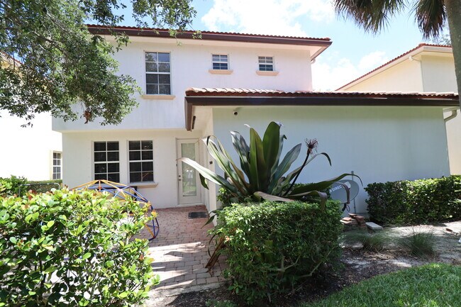 Building Photo - 642 Castle Dr