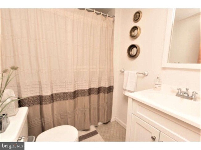 Building Photo - 8 Rex Ave