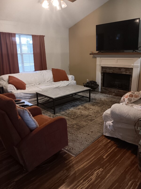 Building Photo - 5824 Pine Lake Dr