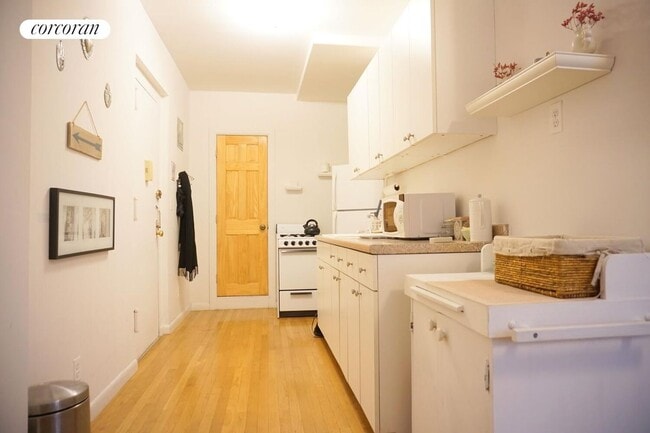 Building Photo - 536 E 82nd St