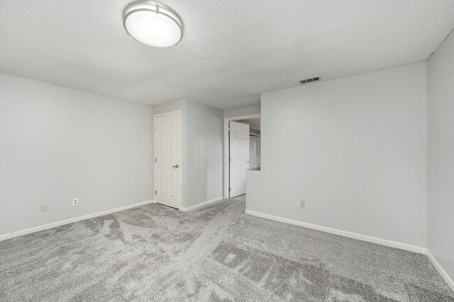 Building Photo - 2412 S Sheffield Cir