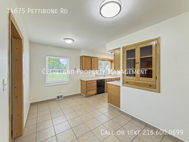 Building Photo - 34675 Pettibone Rd