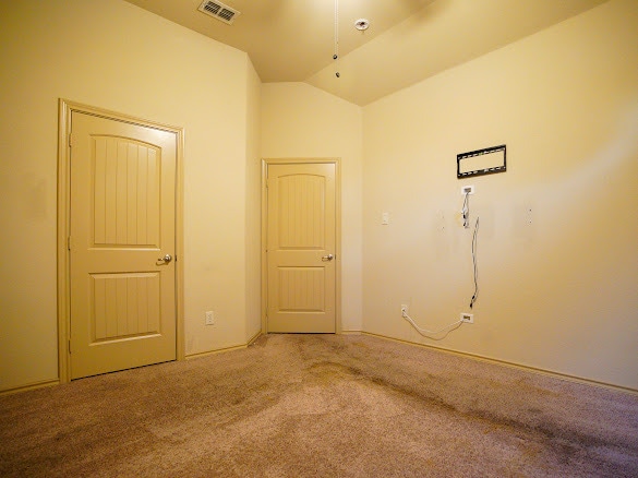 Building Photo - 213 Warbler Dr