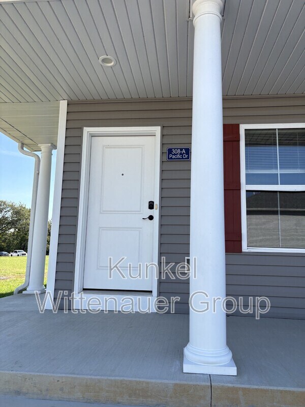 Building Photo - 308 Pacific Dr