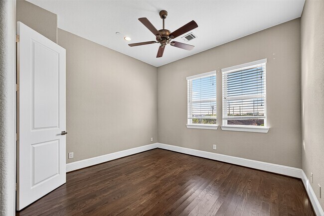 Building Photo - 2116 Mason St