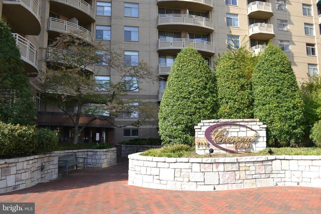 Building Photo - 7111 Woodmont Ave