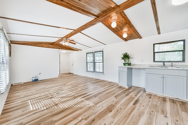 Building Photo - 1749 Max Rd