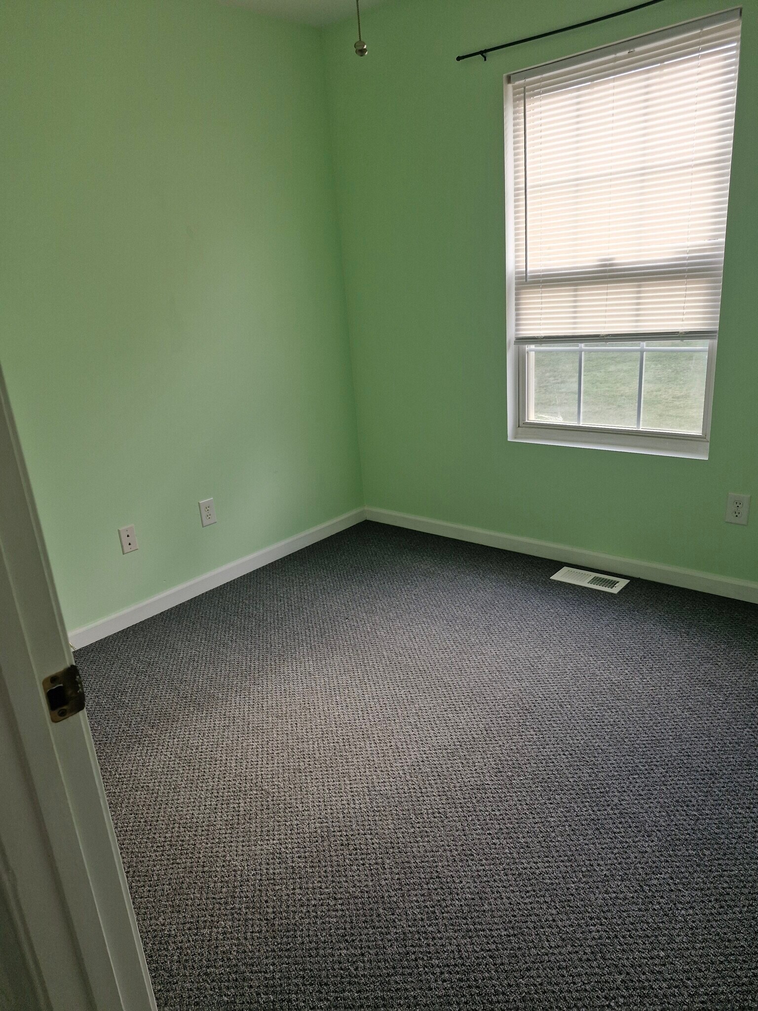 Building Photo - 102 Milford Ter