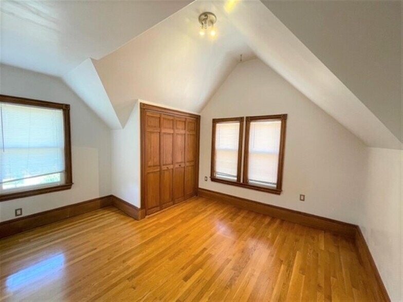 Building Photo - 15 Conwell Ave