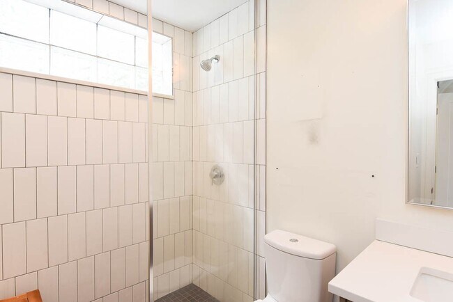 Building Photo - 959 W Grace St