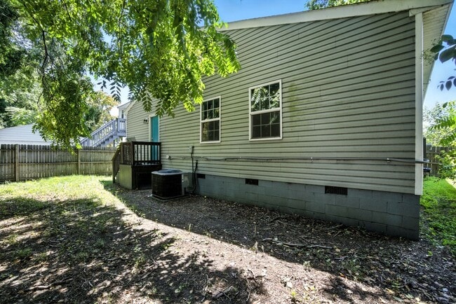 Building Photo - 737 16th St
