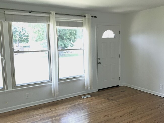 Building Photo - Excellent 2/1 in Desirable West Nashville!