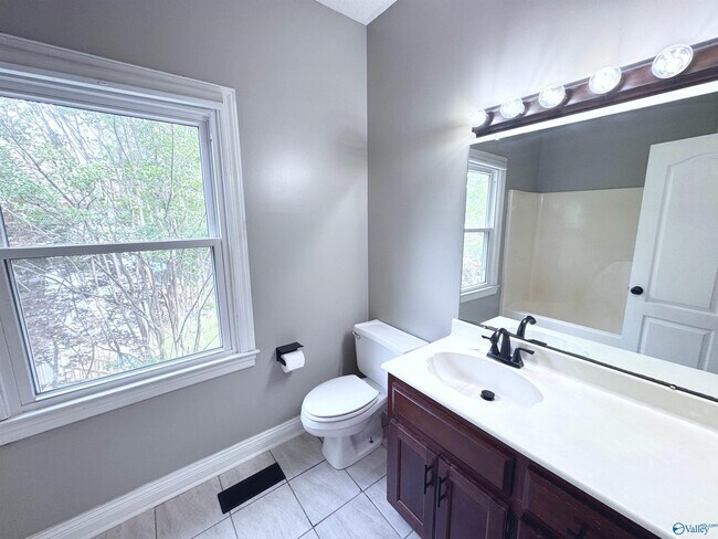 Building Photo - 192 Rosecliff Dr