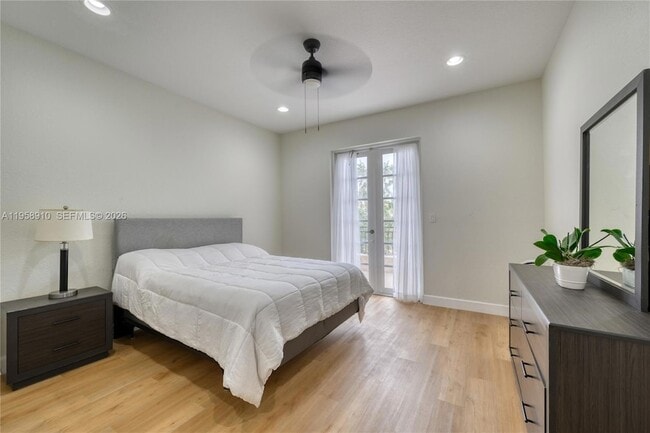 Building Photo - 430 SW 147th Ave