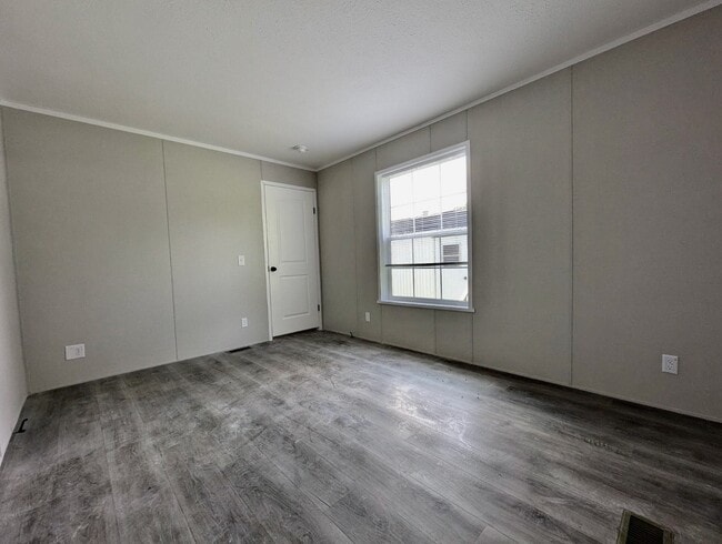 Building Photo - 3170 Orchard Lake Rd